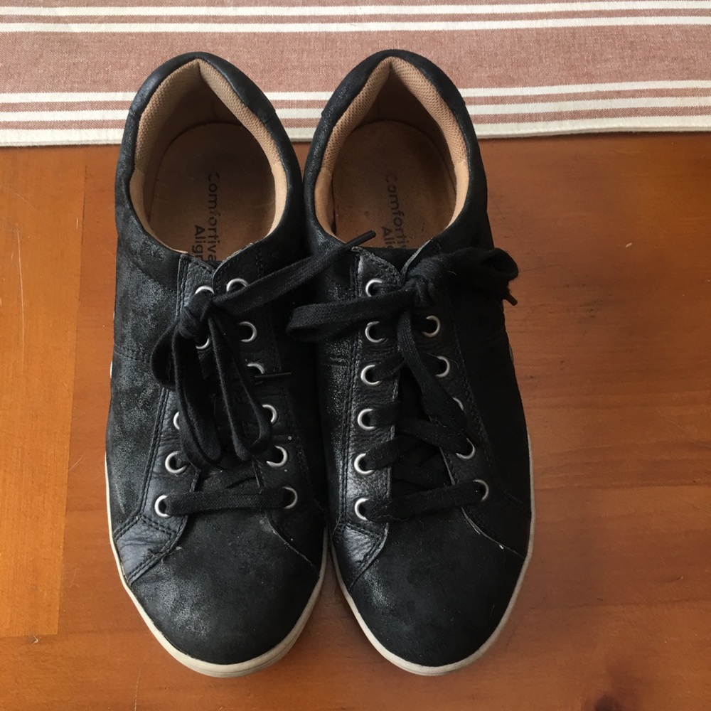 Comfortiva “Lyons” sneaker size 9W